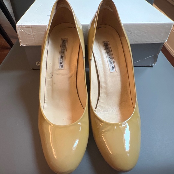 Charles David patent pumps - colour: tan, women’s US size 7.5M - Picture 5 of 6